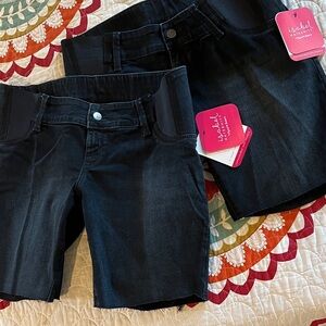 2 Pair Maternity Black Shorts Size 6  Ingrid & Isabel Stretch Waist & 9” Inseam!